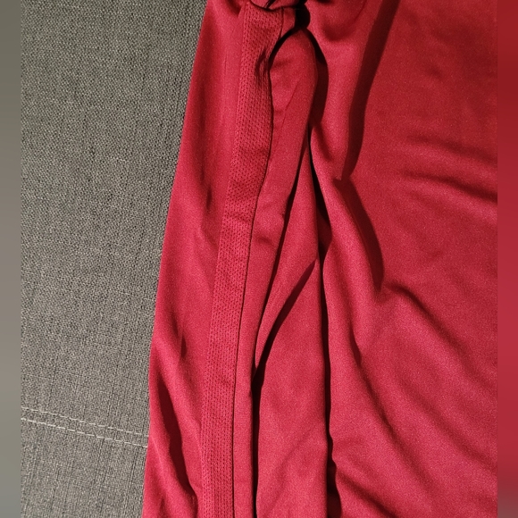 Nike - Dri Fit Red T-Shirt- Size Large - Picture 4 of 6